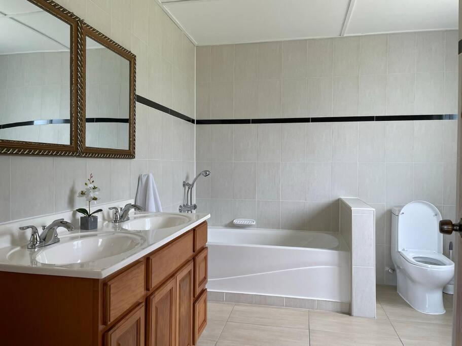 Spring Garden Mobay Resort Luxurious Apartments Montego Bay Exterior foto